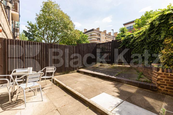 split level 5 bedroom 2 bathroom maisonette located on a residential street Dalmeny Avenue , Tufnell Park 